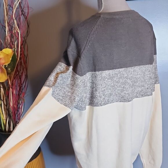 Izod Colorblock Long Sleeve Crewneck Sweater Size Large NWT - Picture 7 of 11